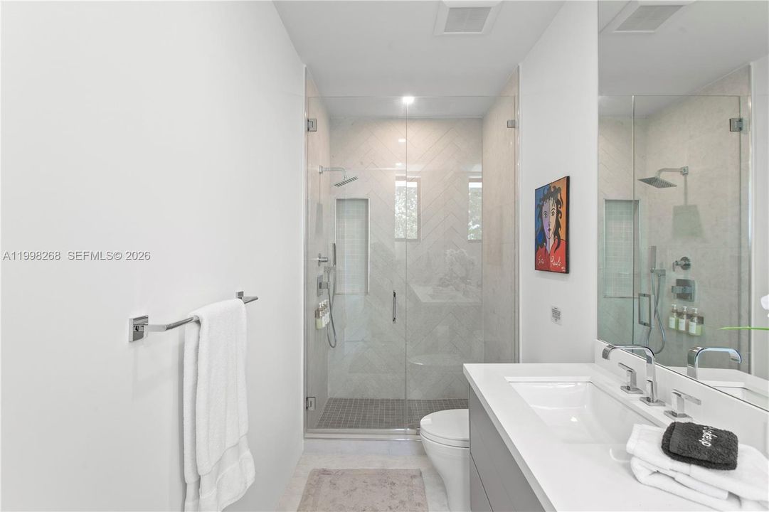 For Rent: $55,000 (7 beds, 10 baths, 8107 Square Feet)