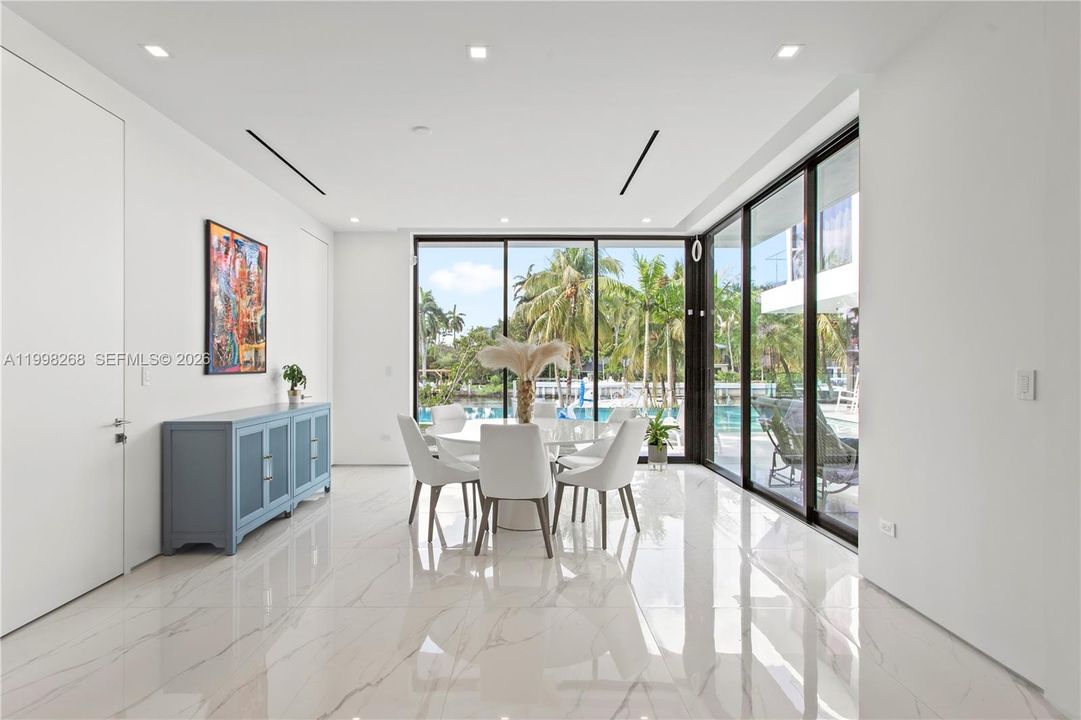 For Rent: $55,000 (7 beds, 10 baths, 8107 Square Feet)