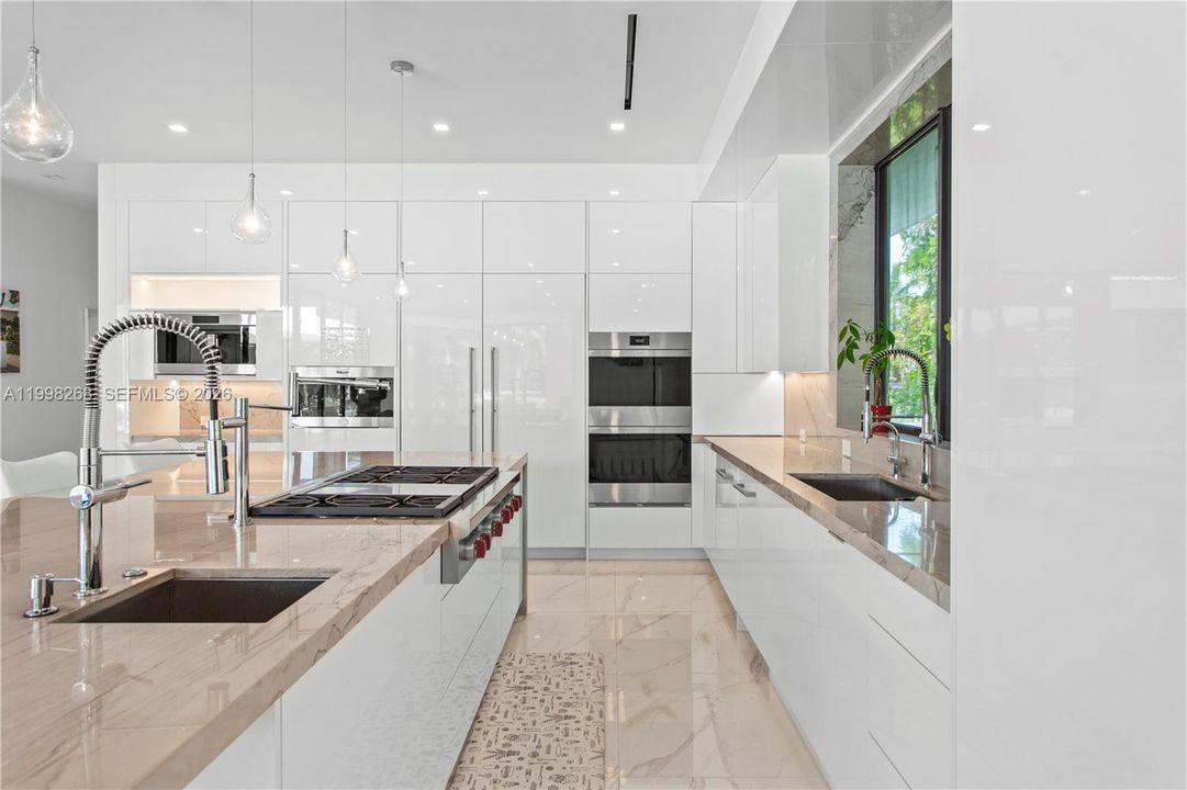For Rent: $55,000 (7 beds, 10 baths, 8107 Square Feet)