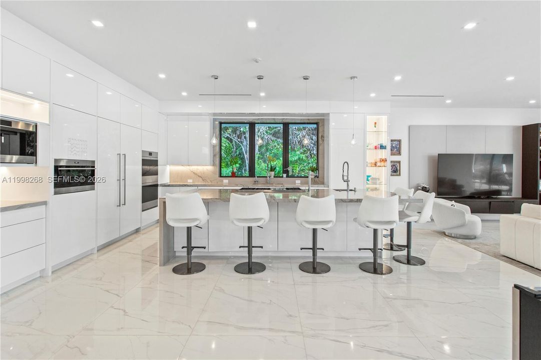 For Rent: $55,000 (7 beds, 10 baths, 8107 Square Feet)