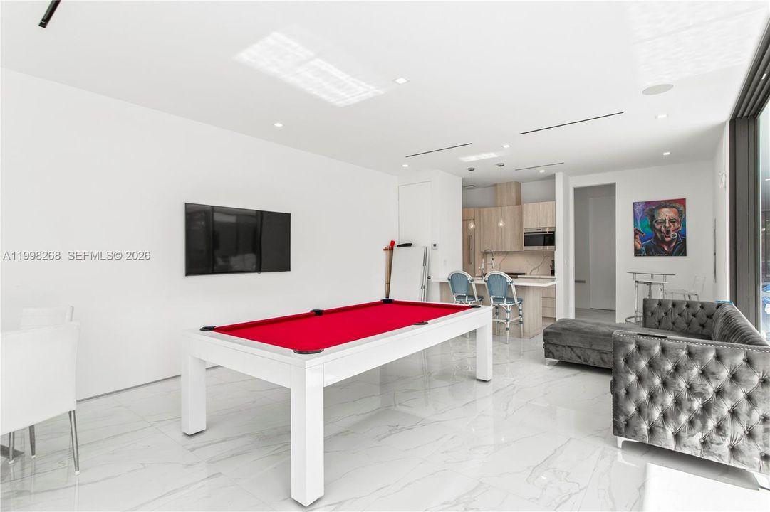 For Rent: $55,000 (7 beds, 10 baths, 8107 Square Feet)