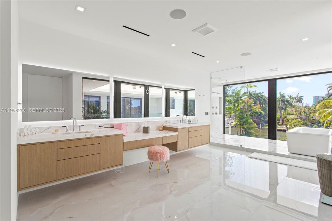 For Rent: $55,000 (7 beds, 10 baths, 8107 Square Feet)