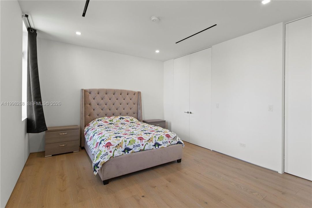 For Rent: $55,000 (7 beds, 10 baths, 8107 Square Feet)
