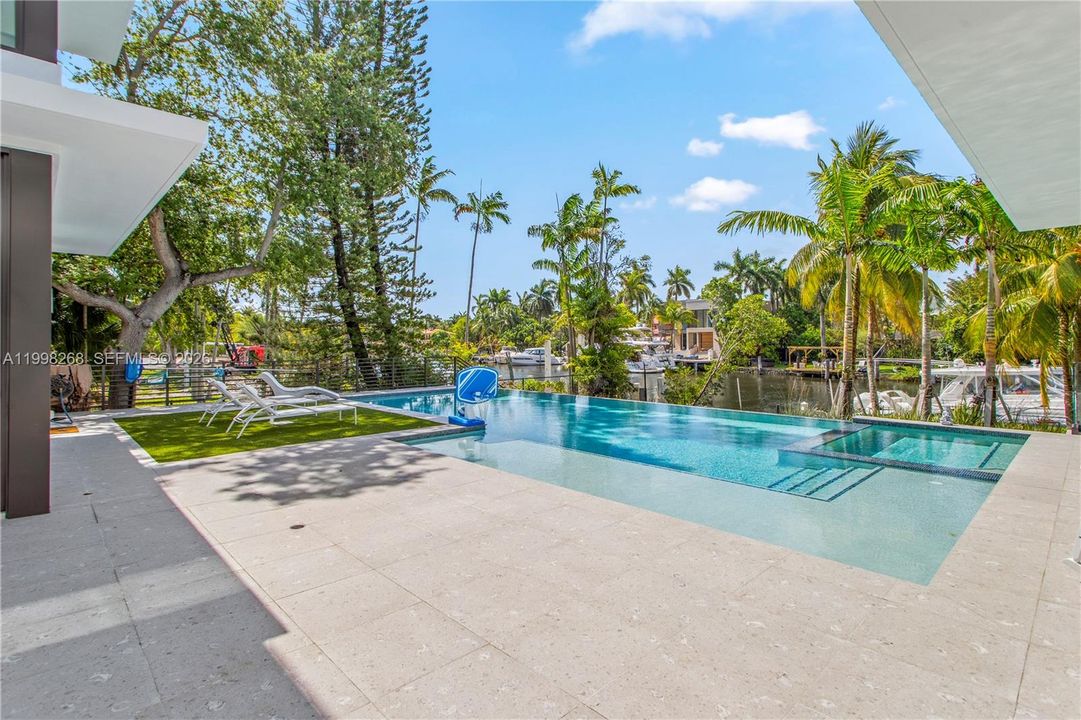 For Rent: $55,000 (7 beds, 10 baths, 8107 Square Feet)