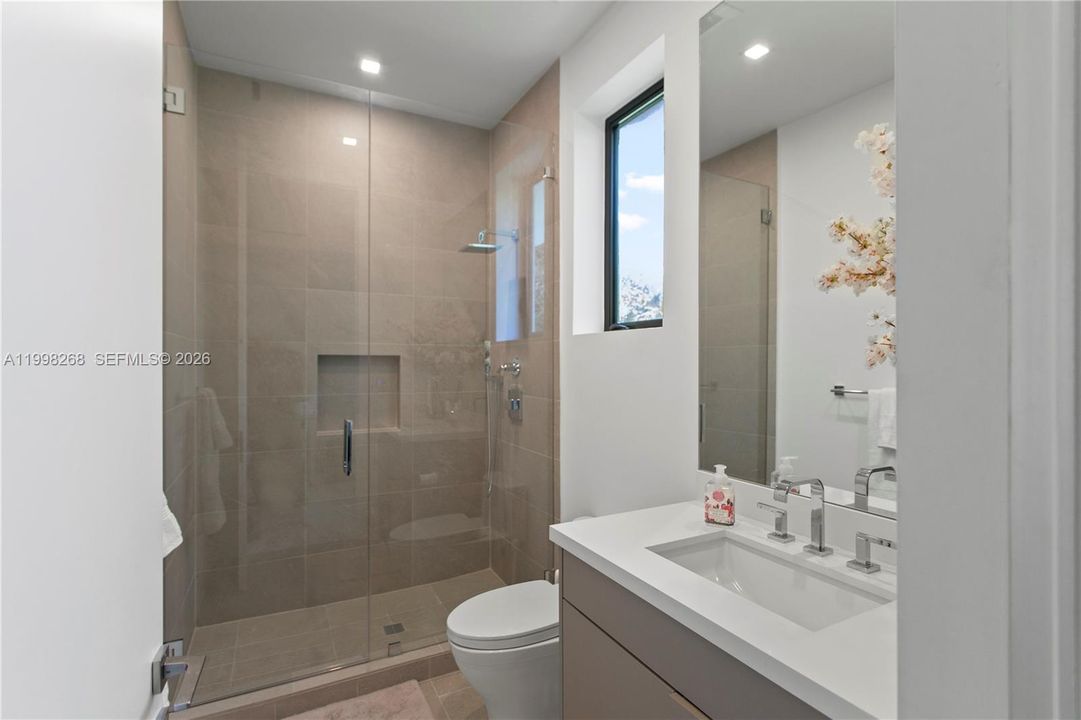 For Rent: $55,000 (7 beds, 10 baths, 8107 Square Feet)