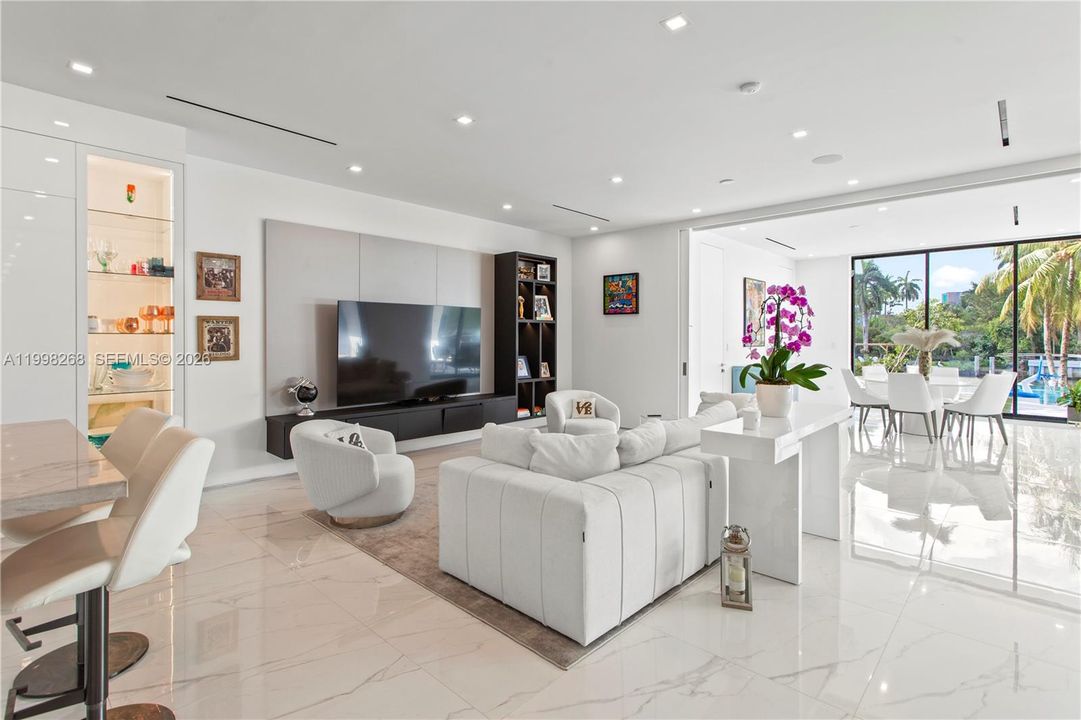 For Rent: $55,000 (7 beds, 10 baths, 8107 Square Feet)
