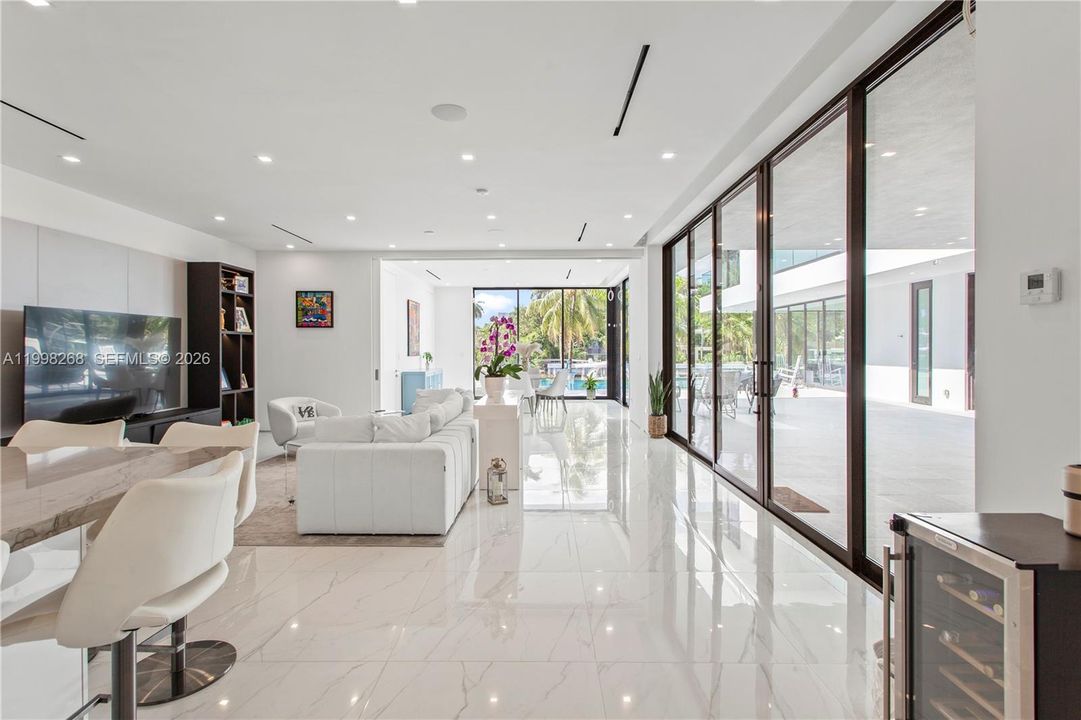 For Rent: $55,000 (7 beds, 10 baths, 8107 Square Feet)