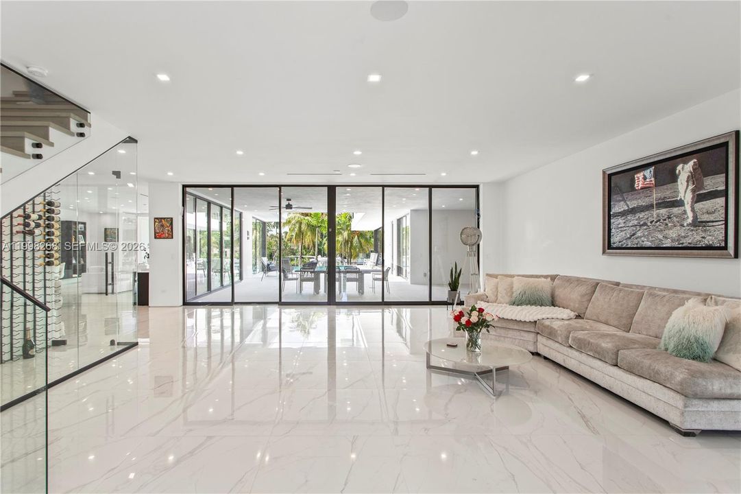 For Rent: $55,000 (7 beds, 10 baths, 8107 Square Feet)