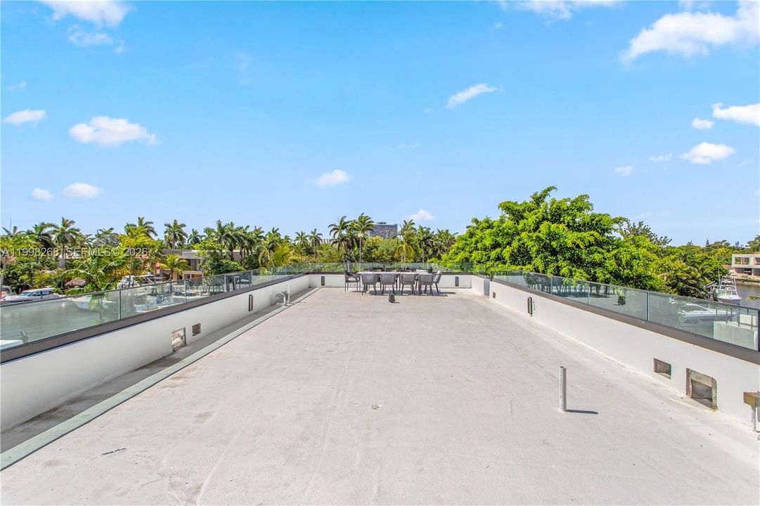 For Rent: $55,000 (7 beds, 10 baths, 8107 Square Feet)