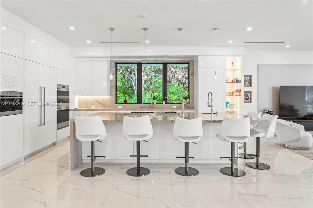 For Rent: $55,000 (7 beds, 10 baths, 8107 Square Feet)