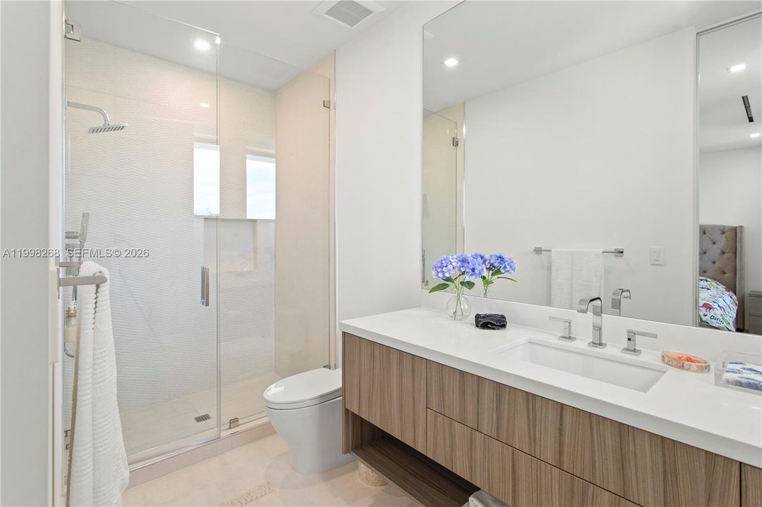 For Rent: $55,000 (7 beds, 10 baths, 8107 Square Feet)