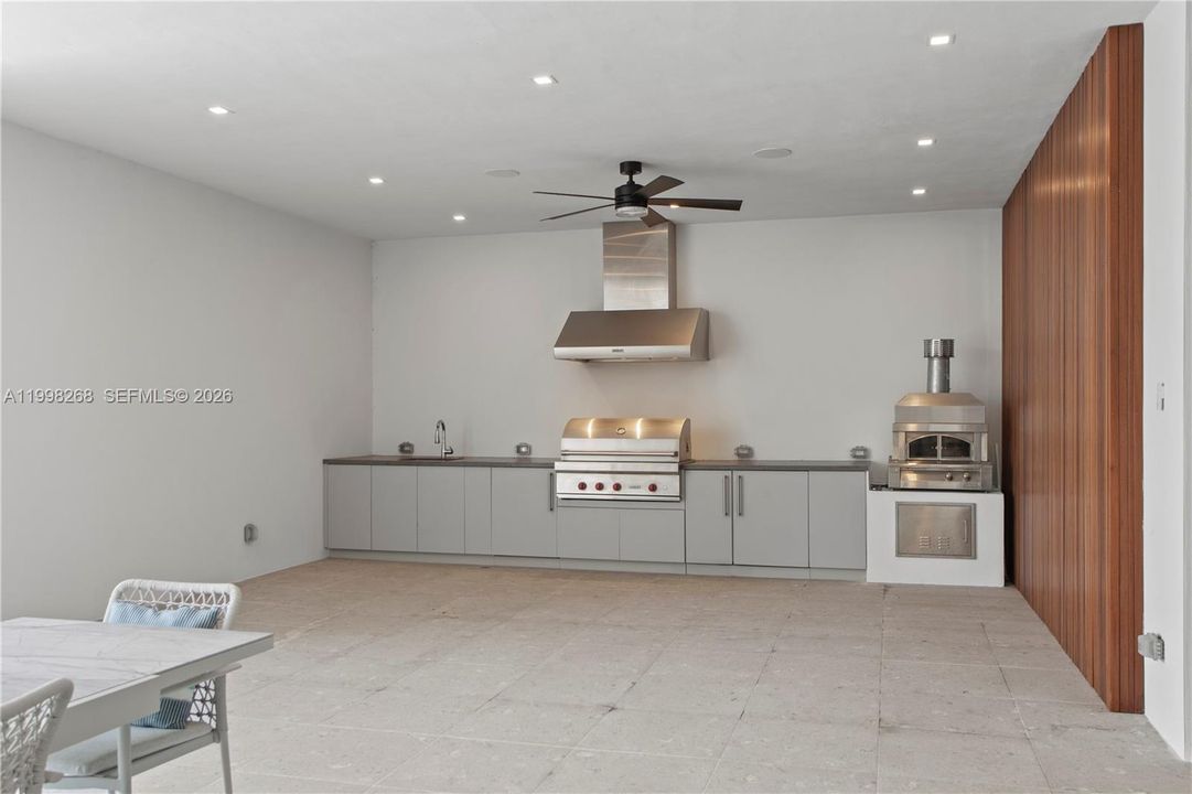 For Rent: $55,000 (7 beds, 10 baths, 8107 Square Feet)
