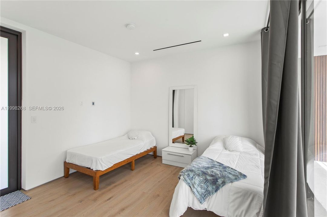 For Rent: $55,000 (7 beds, 10 baths, 8107 Square Feet)