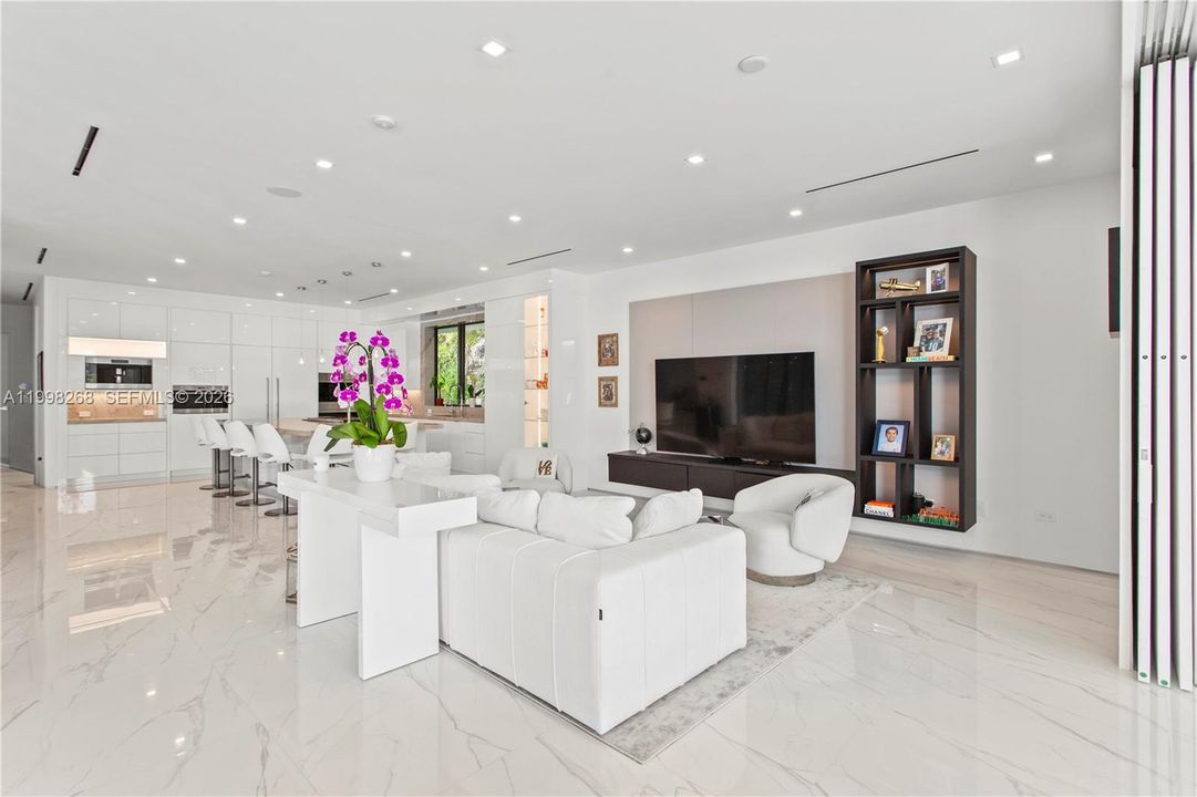 For Rent: $55,000 (7 beds, 10 baths, 8107 Square Feet)