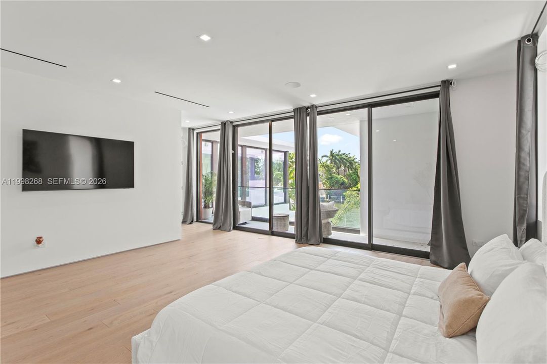 For Rent: $55,000 (7 beds, 10 baths, 8107 Square Feet)