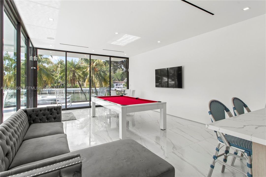 For Rent: $55,000 (7 beds, 10 baths, 8107 Square Feet)