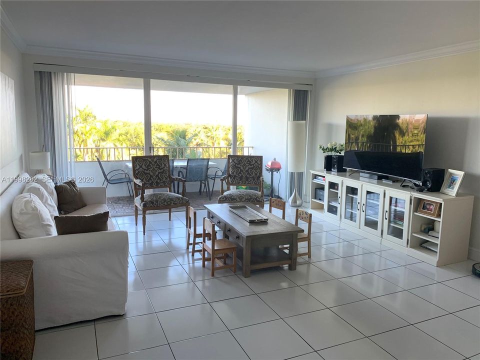 For Sale: $1,170,160 (2 beds, 2 baths, 1260 Square Feet)