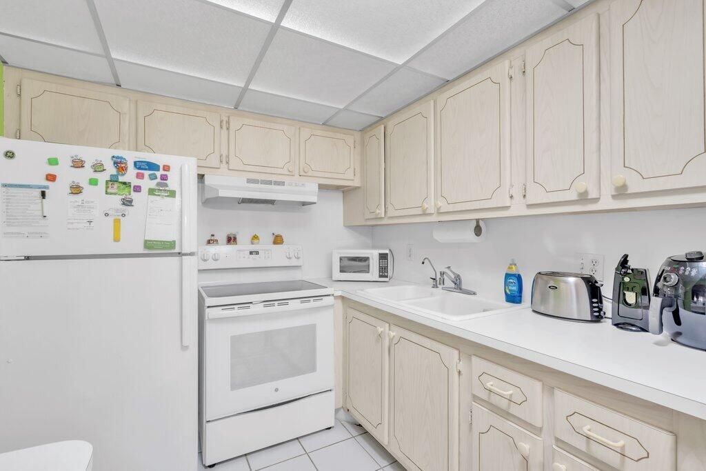 Kitchen.1.jpeg-SMALL