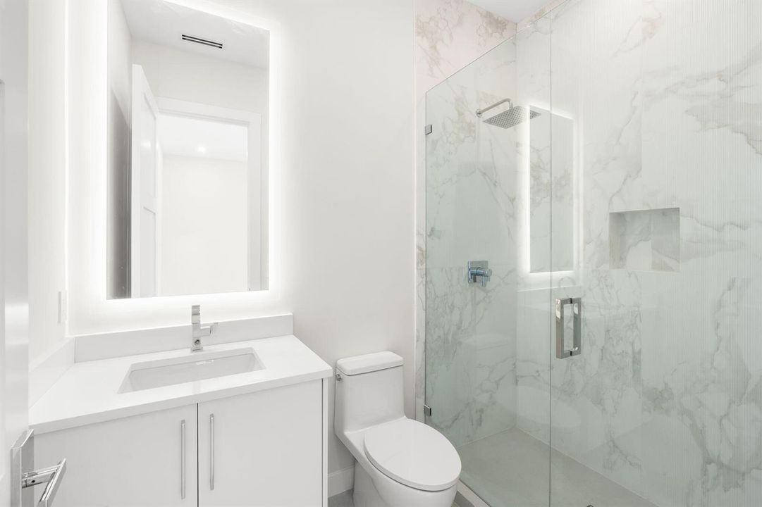 29-web-or-mls-2406 NE 13th Ct Fort Laude