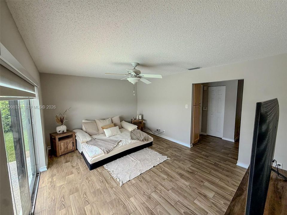 Extra room off kitchen can be Den/Playroom