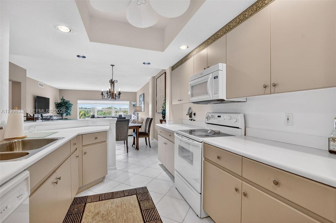 На продажу: $270,000 (3 спален, 2 ванн, 1900 Квадратных фут)