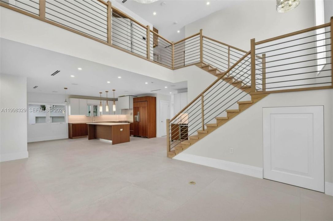 En Venta: $2,365,000 (5 camas, 5 baños, 3047 Pies cuadrados)
