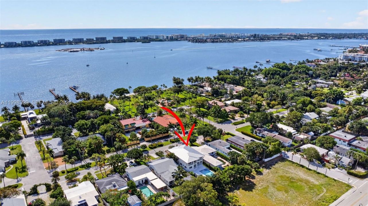 En Venta: $2,365,000 (5 camas, 5 baños, 3047 Pies cuadrados)