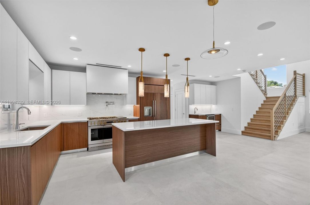 En Venta: $2,365,000 (5 camas, 5 baños, 3047 Pies cuadrados)