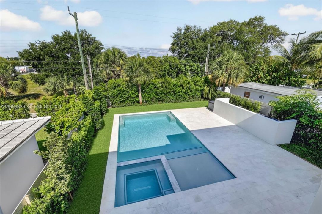 En Venta: $2,365,000 (5 camas, 5 baños, 3047 Pies cuadrados)