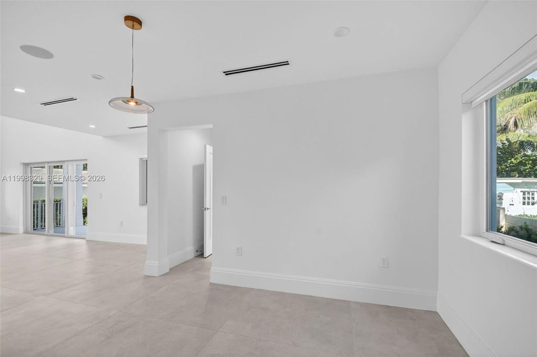 En Venta: $2,365,000 (5 camas, 5 baños, 3047 Pies cuadrados)