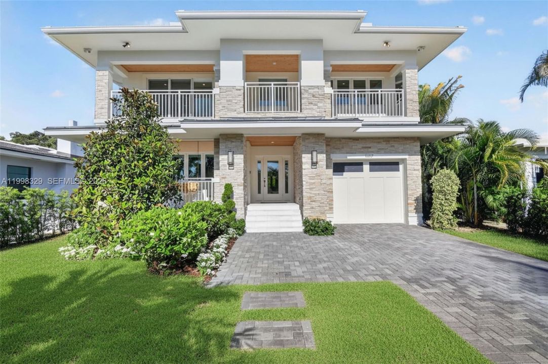 En Venta: $2,365,000 (5 camas, 5 baños, 3047 Pies cuadrados)