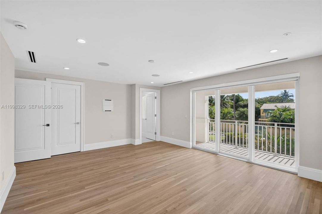 En Venta: $2,365,000 (5 camas, 5 baños, 3047 Pies cuadrados)