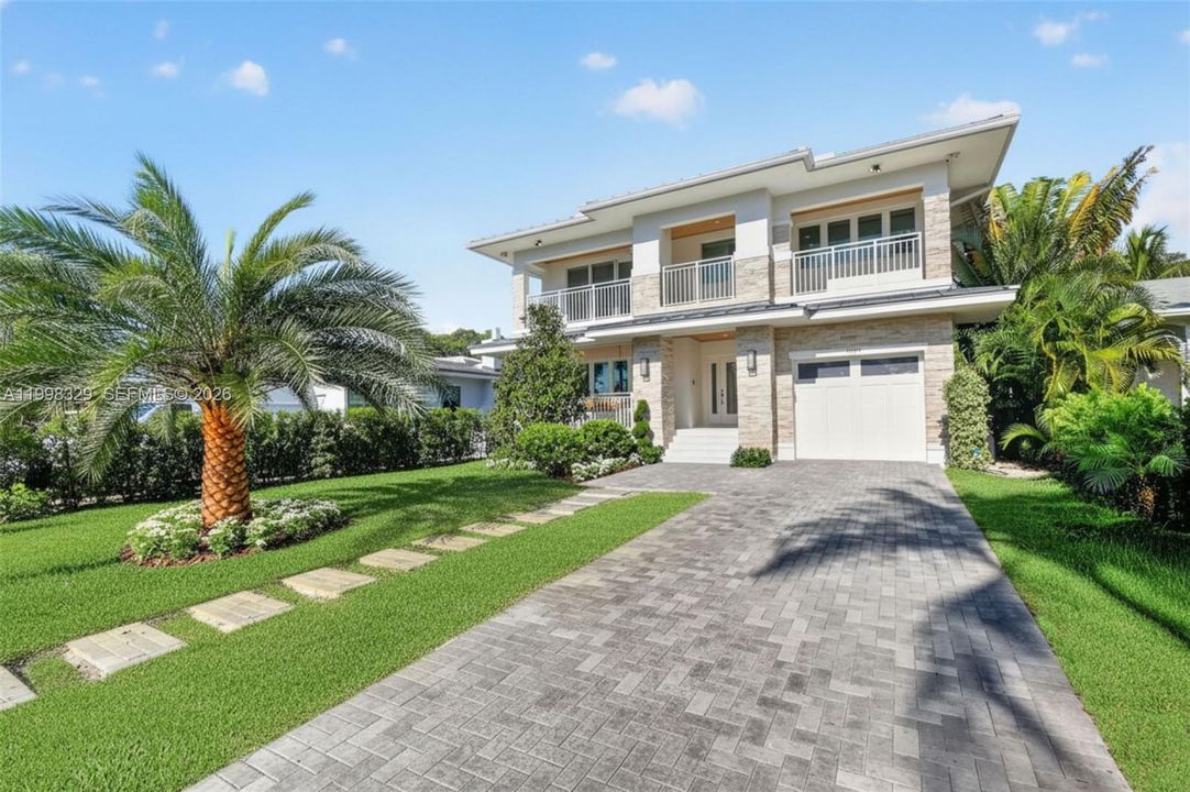 En Venta: $2,365,000 (5 camas, 5 baños, 3047 Pies cuadrados)