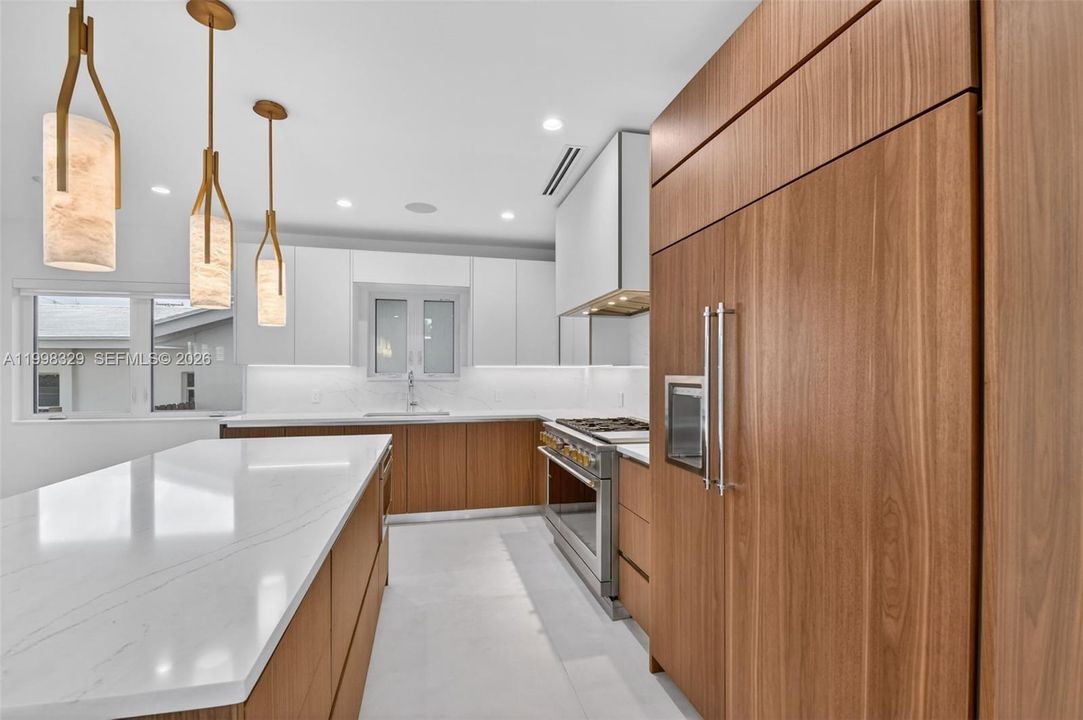 En Venta: $2,365,000 (5 camas, 5 baños, 3047 Pies cuadrados)