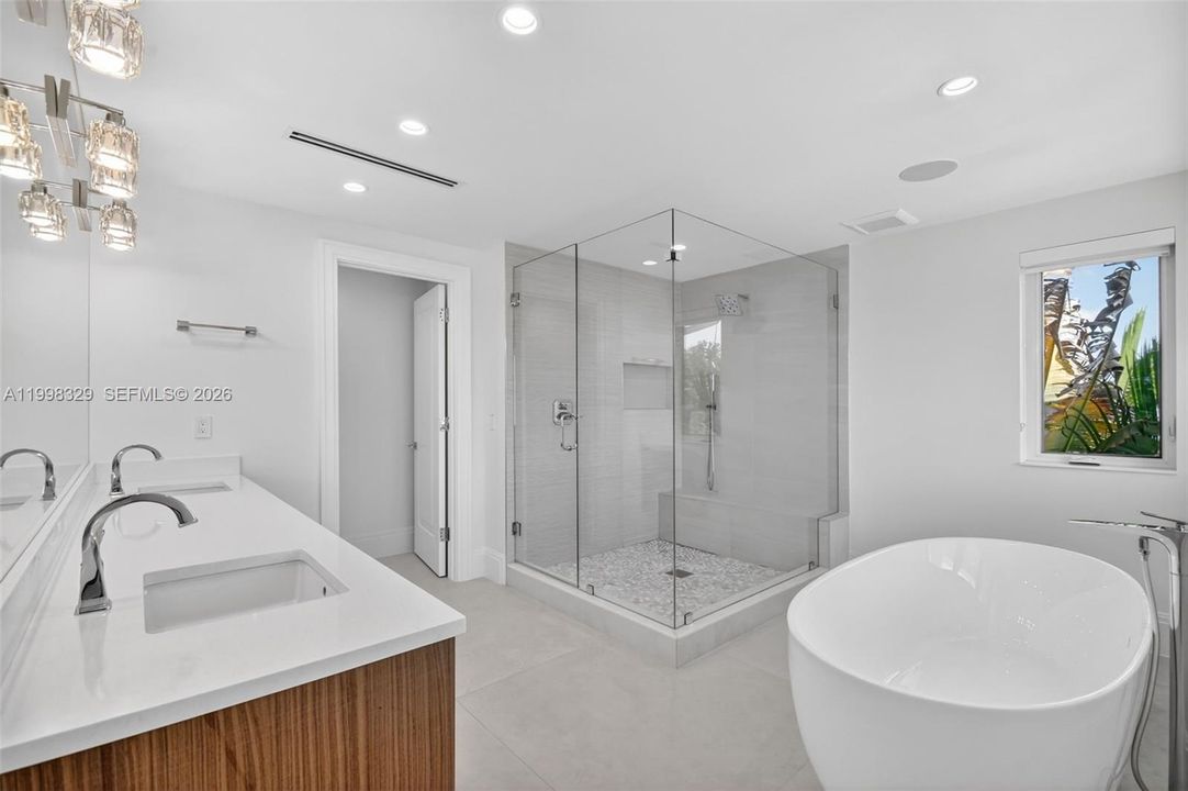En Venta: $2,365,000 (5 camas, 5 baños, 3047 Pies cuadrados)