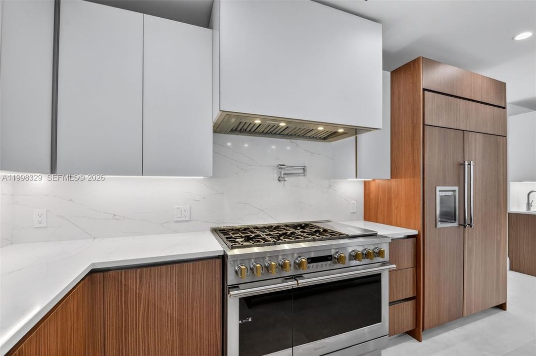 En Venta: $2,365,000 (5 camas, 5 baños, 3047 Pies cuadrados)