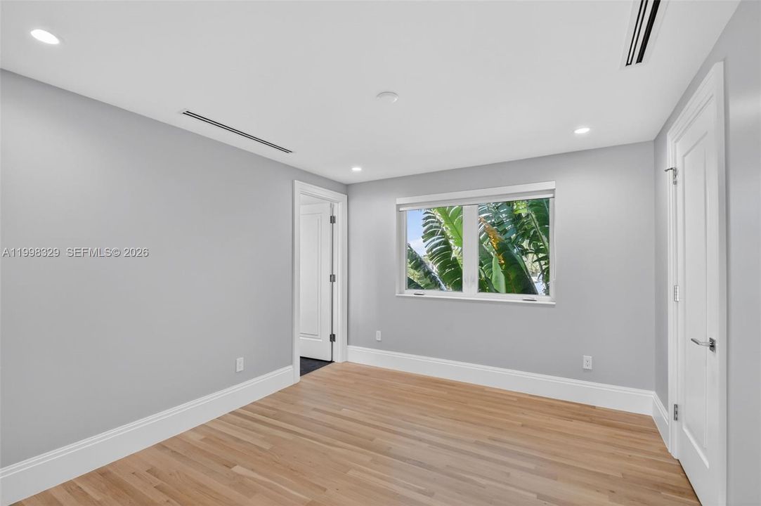En Venta: $2,365,000 (5 camas, 5 baños, 3047 Pies cuadrados)