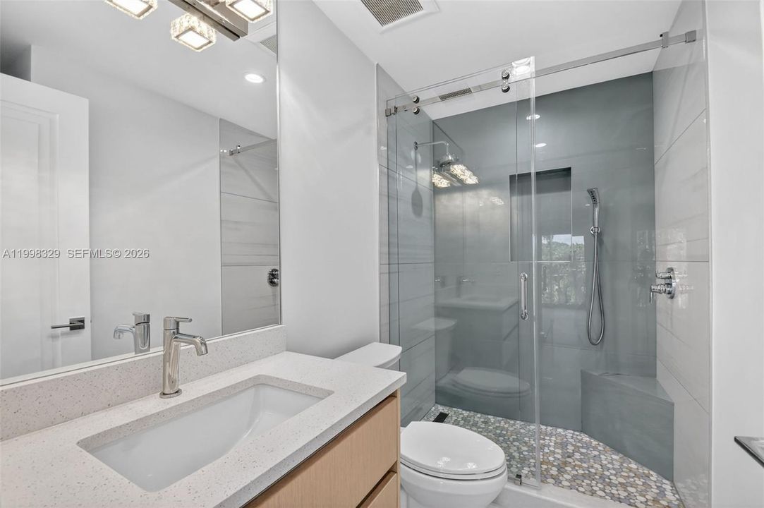 En Venta: $2,365,000 (5 camas, 5 baños, 3047 Pies cuadrados)