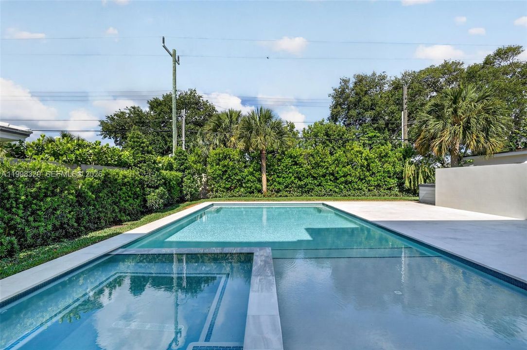 En Venta: $2,365,000 (5 camas, 5 baños, 3047 Pies cuadrados)