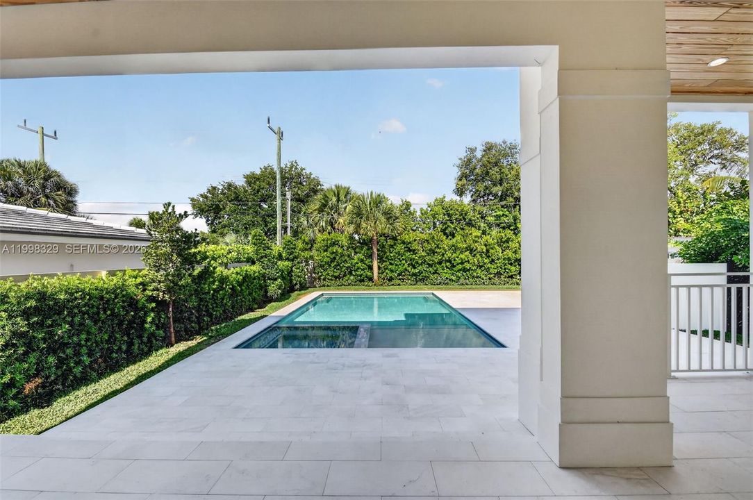 En Venta: $2,365,000 (5 camas, 5 baños, 3047 Pies cuadrados)