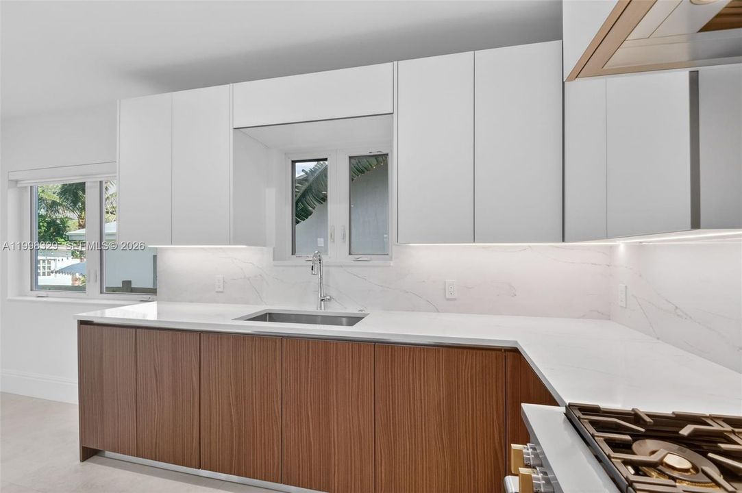 En Venta: $2,365,000 (5 camas, 5 baños, 3047 Pies cuadrados)