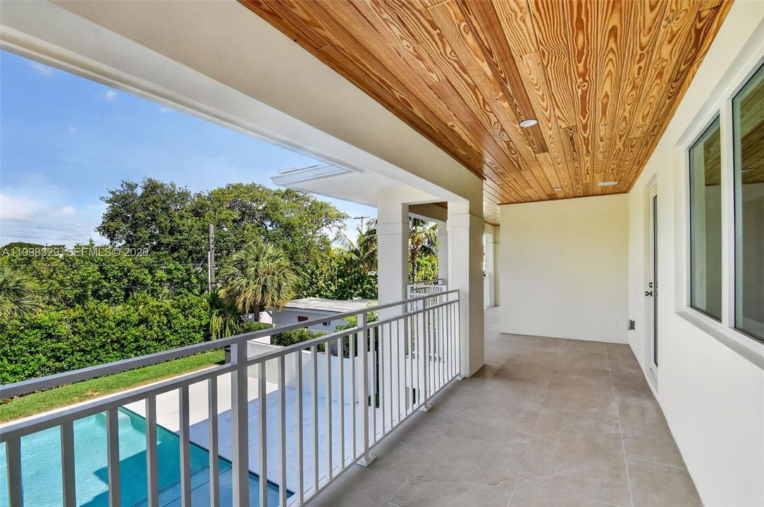 En Venta: $2,365,000 (5 camas, 5 baños, 3047 Pies cuadrados)