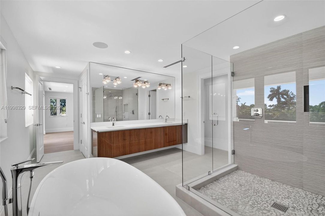 En Venta: $2,365,000 (5 camas, 5 baños, 3047 Pies cuadrados)