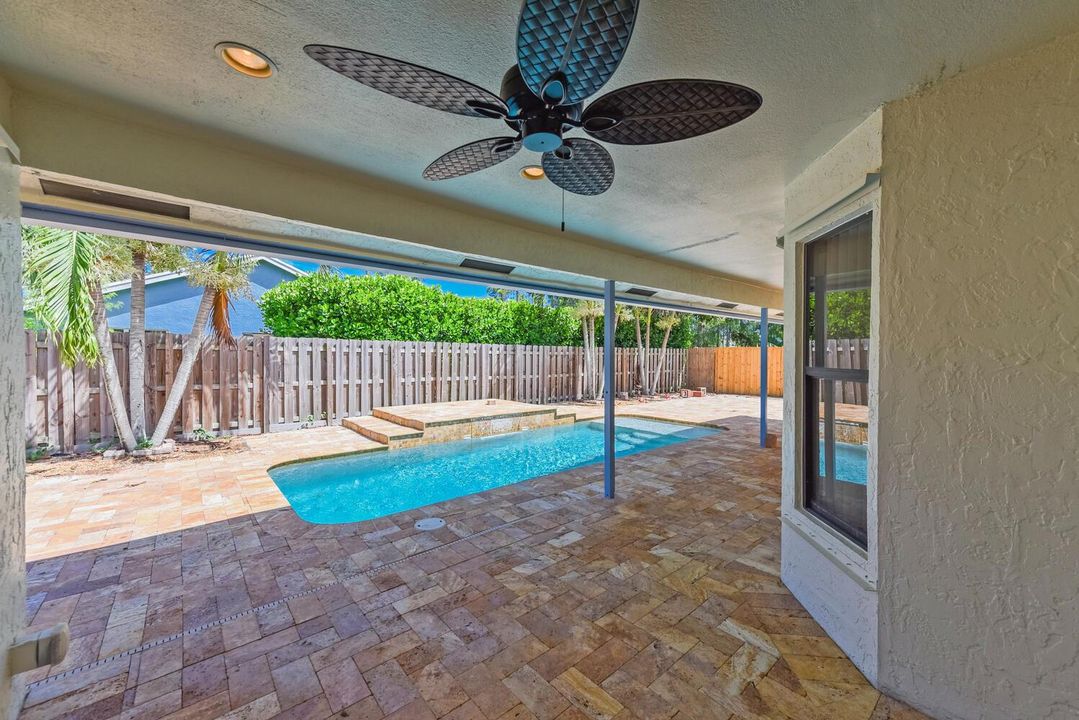 13442 Northumberland Cir-large-023-005-1