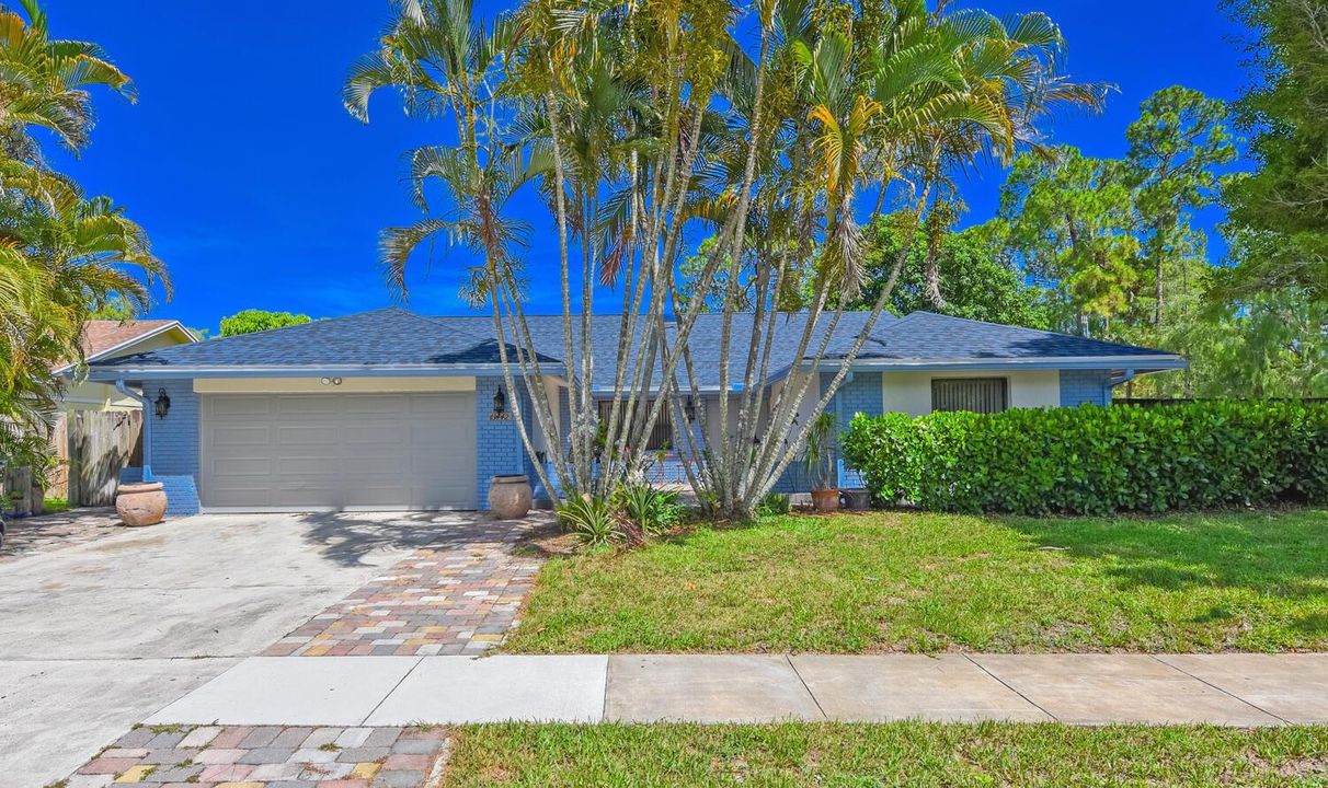 13442 Northumberland Cir-large-002-008-1