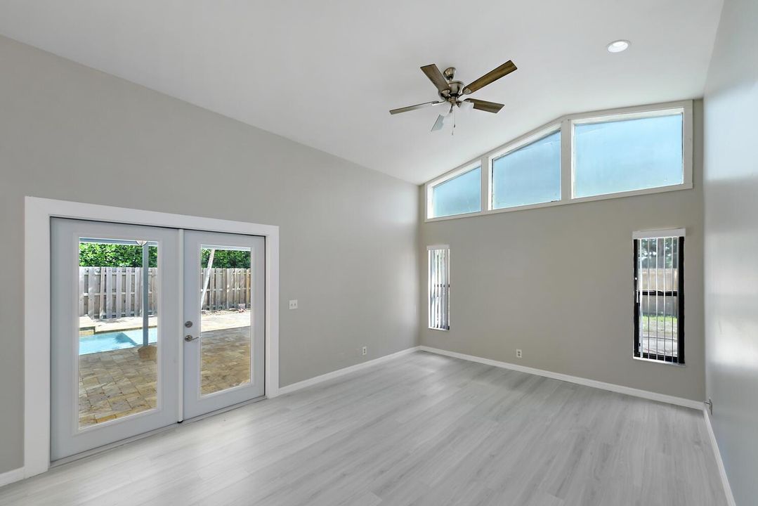 13442 Northumberland Cir-large-006-026-1