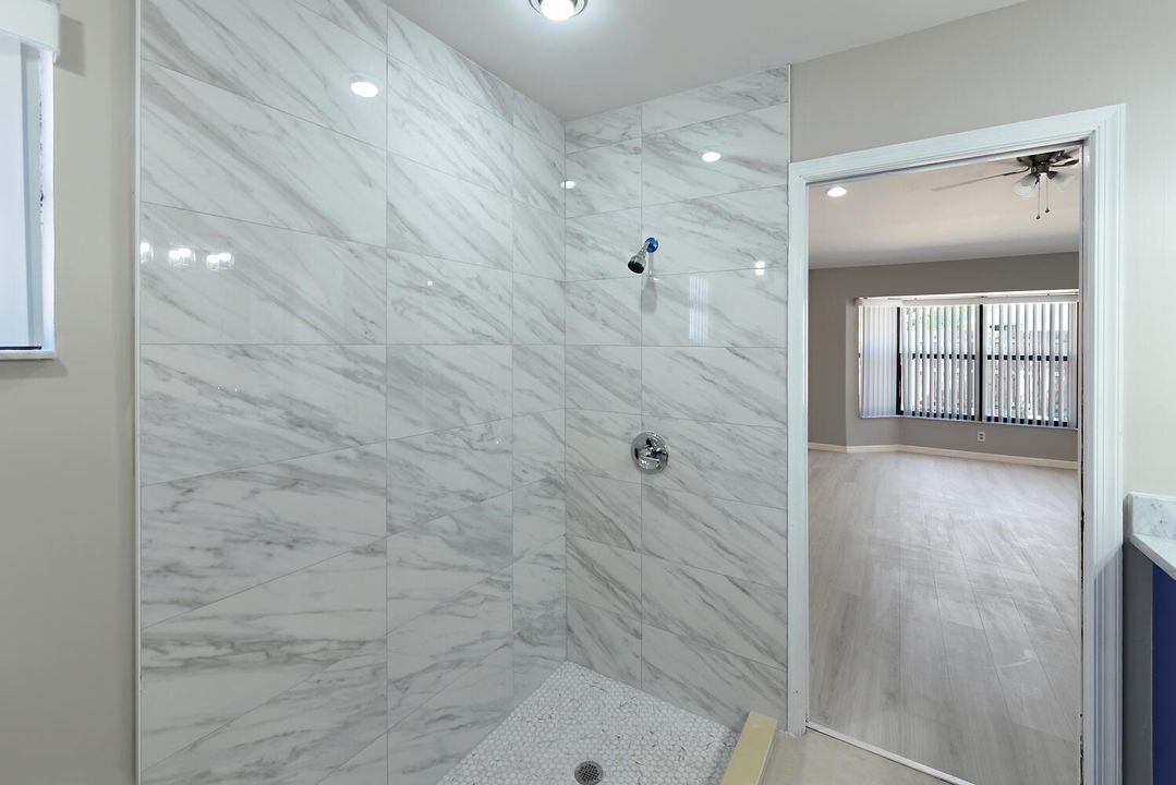13442 Northumberland Cir-large-022-025-1