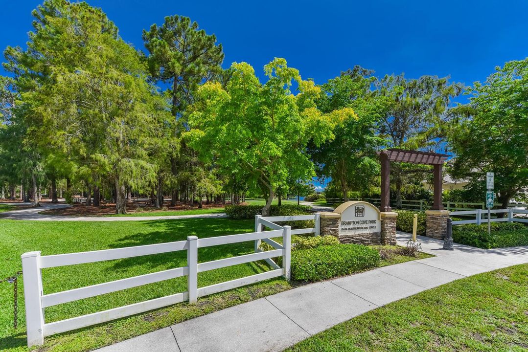 13442 Northumberland Cir-large-035-015-1