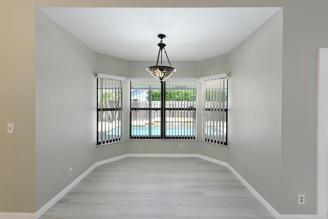 13442 Northumberland Cir-large-010-035-1