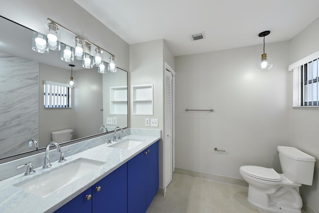13442 Northumberland Cir-large-021-034-1